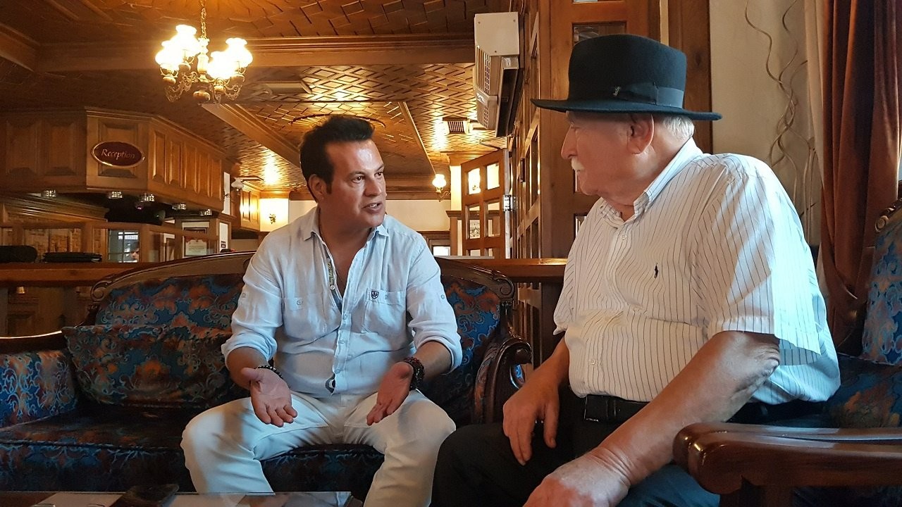 Ünlü şarkıcı Hakan Peker’den flaş karar! Oradan siyasete adım atacak