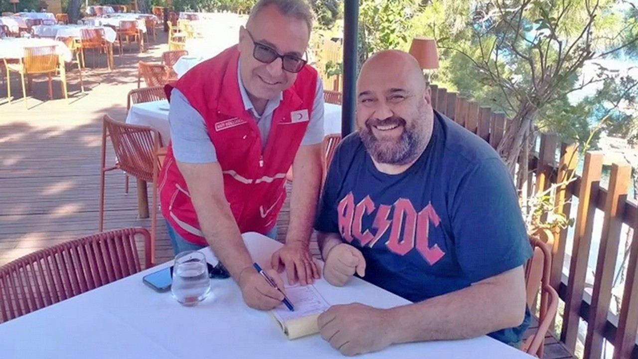 Ünlü şefler Somer Sivrioğlu ve Mehmet Yalçınkaya’dan Türk Kızılay’a destek: Türk Kızılay’dan ünlü şeflere teşekkür