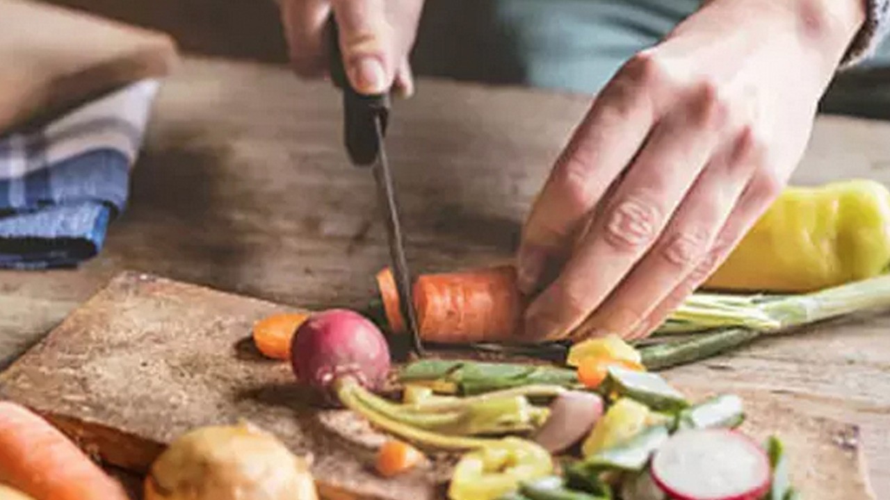 Sebzeyi böyle pişiren farkı anlıyor! Ne olursa olsun: Ünlü şefin sırrı gizli sap tüyosu müthiş