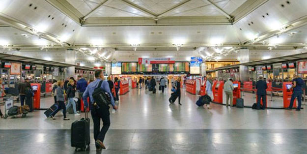 Ünlü siyasetçi İstanbul'da gözlük çalarken yakalandı