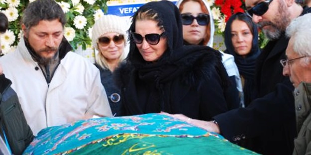 Ünlü sunucunun acı günü