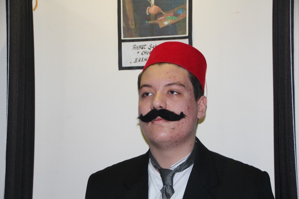 Ünlü tablolardaki karakterleri kımıldamadan canlandırdılar 