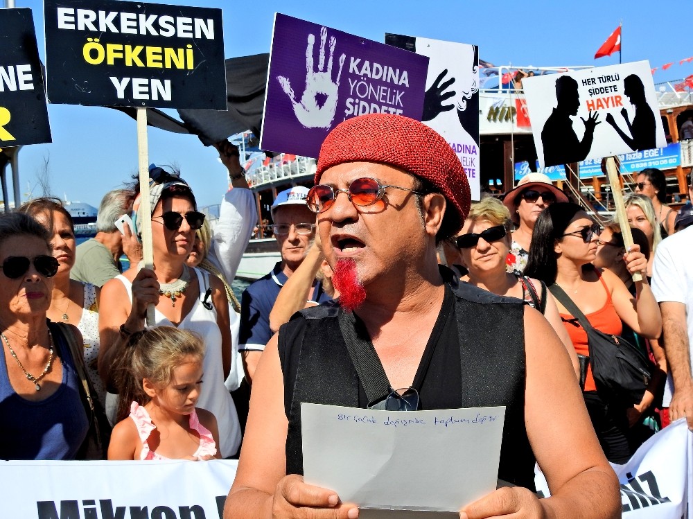 Ünlü tatil merkezinde kadın cinayetlerine kefenle tepki 
