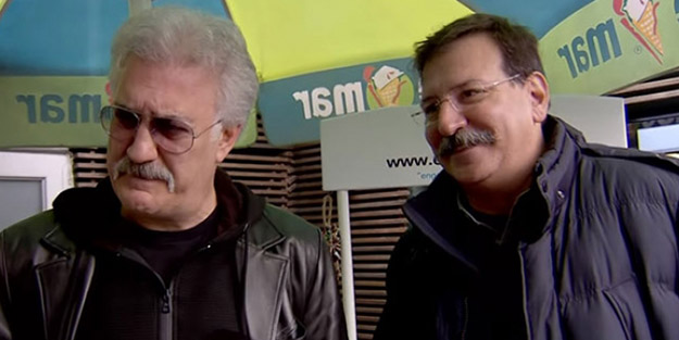 Ünlü tiyatrocudan dikkat çeken sözler: Bir taraflarını göstererek şöhret yapmış insanlar...