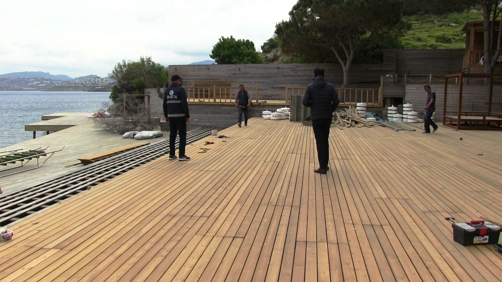 Ünlülerin beach’i yerle bir oldu 
