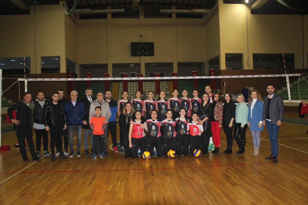 Ünye’de Bayan Voleybol Takımı kuruldu 