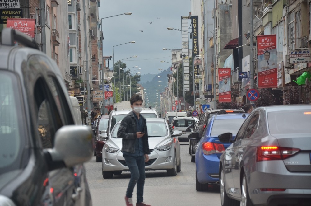 Ünye’de trafik yoğunluğu 