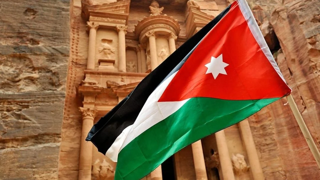 Ürdün duyurdu: Çöle füze düştü