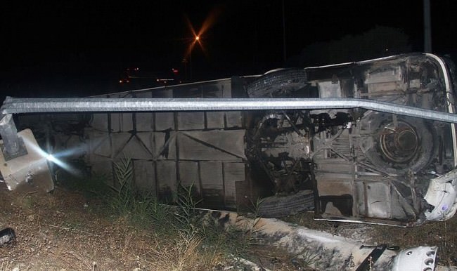 Ürdün'de umre'ye giden otobüs devrildi! 13 ölü