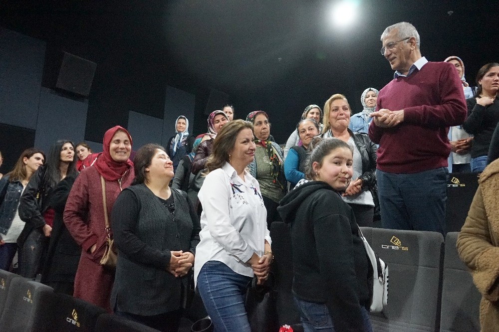 Üretici kadınların 8 Mart hediyesi sinema oldu 
