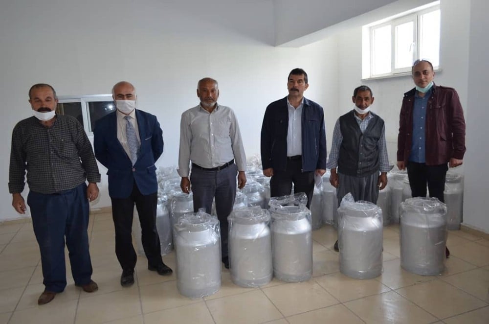 Üreticilere 74 adet alüminyum güğüm dağıtıldı 
