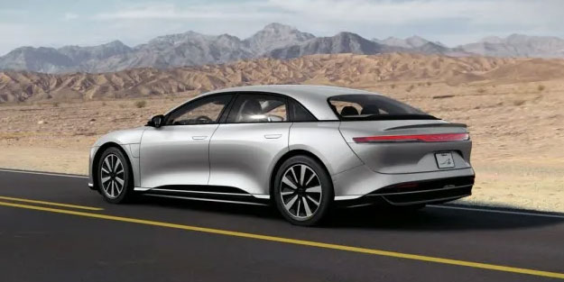Üretilmiş en verimli elektrikli otomobil! Devlere fark attı