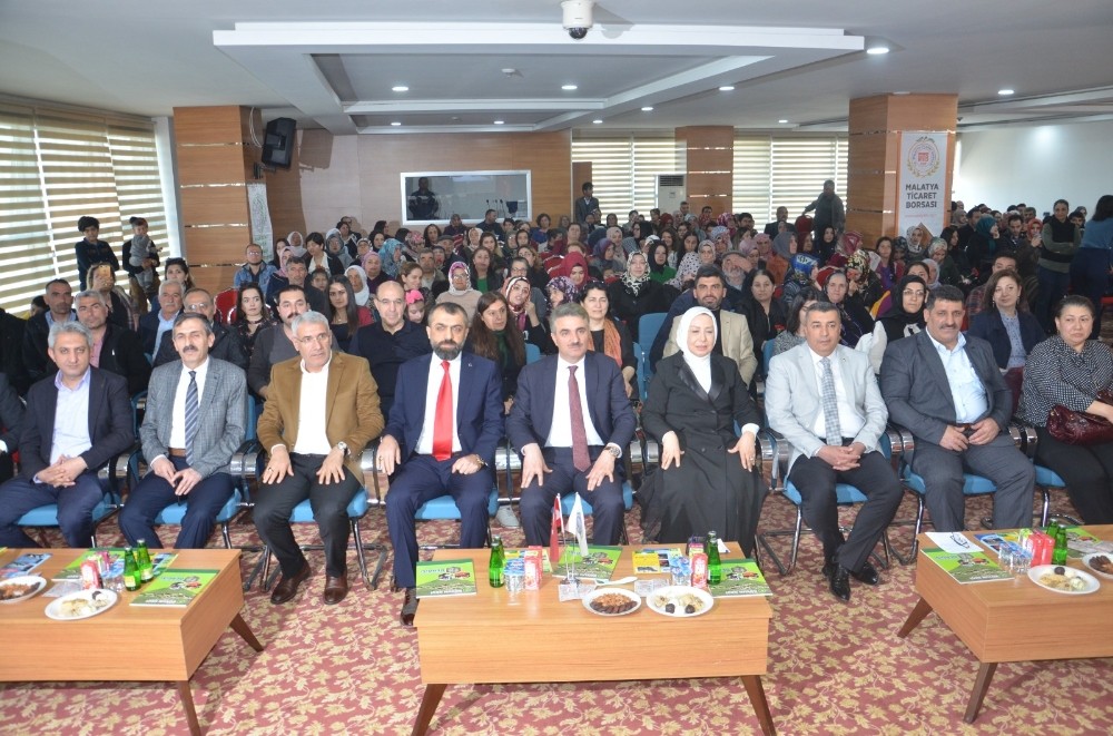 “Üretimde Kadın Eli” paneli düzenlendi 