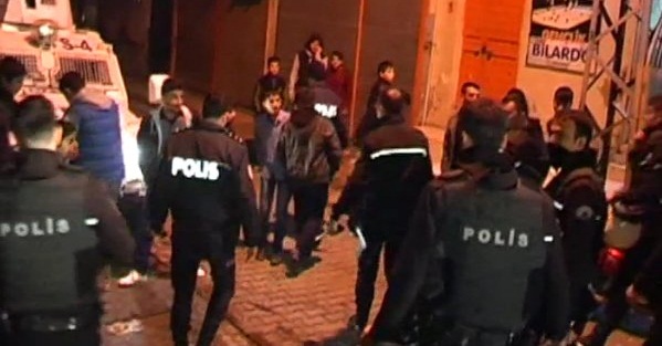 Urfalılar, polise molotof atan PKK'lıları kovaladı