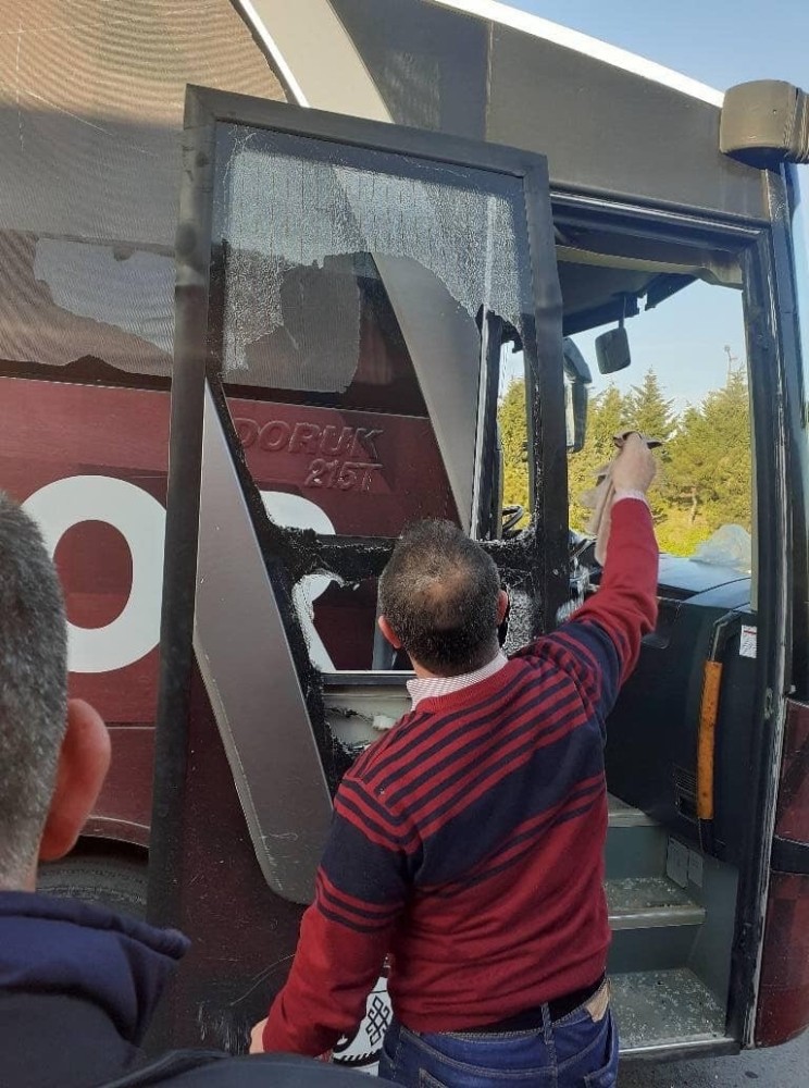 Uşakspor kafilesini taşıyan otobüslere taşlı saldırı 