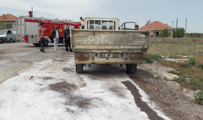 Uşak'ta araç alev alev yandı