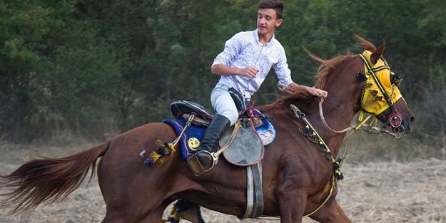 Uşak'ta at çarpışması sonucu yaralanan gençten acı haber!