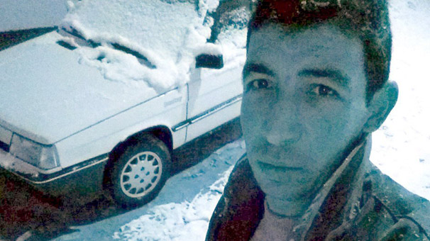 Uşak'ta beşinci katta asılı kalan arkadaşını kurtarmak isterken düştü
