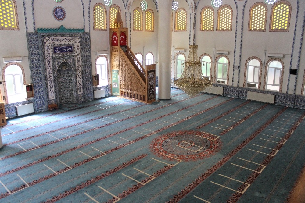Uşak’ta camiler 74 gün sonra cemaatle buluşuyor 