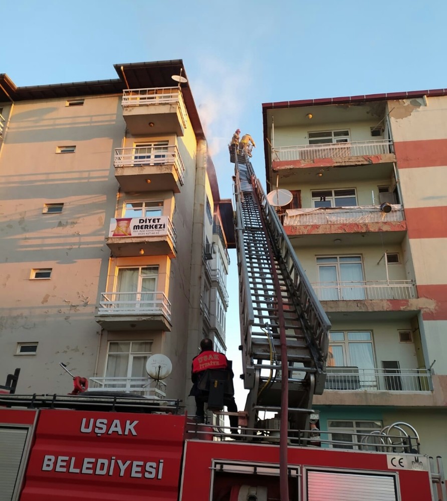 Uşak’ta çıkan baca yangını itfaiye ekiplerince söndürüldü 
