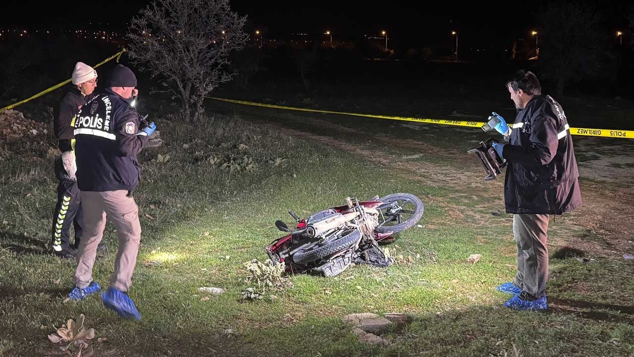 Uşak'ta devrilen motosikletin sürücüsü öldü
