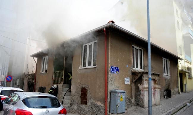 Uşak'ta Ev Yangını
