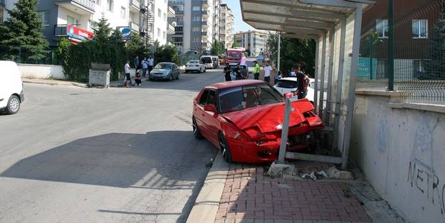 Uşak'ta feci kaza: Yaralılar var