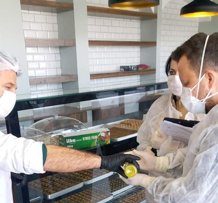 Uşak’ta gıda işletmeleri çalışanlarına korona virüsle mücadele anlatıldı 