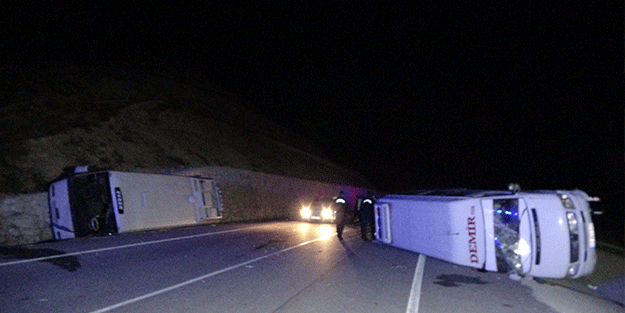 Uşak'ta iki işçi servisi çarpıştı