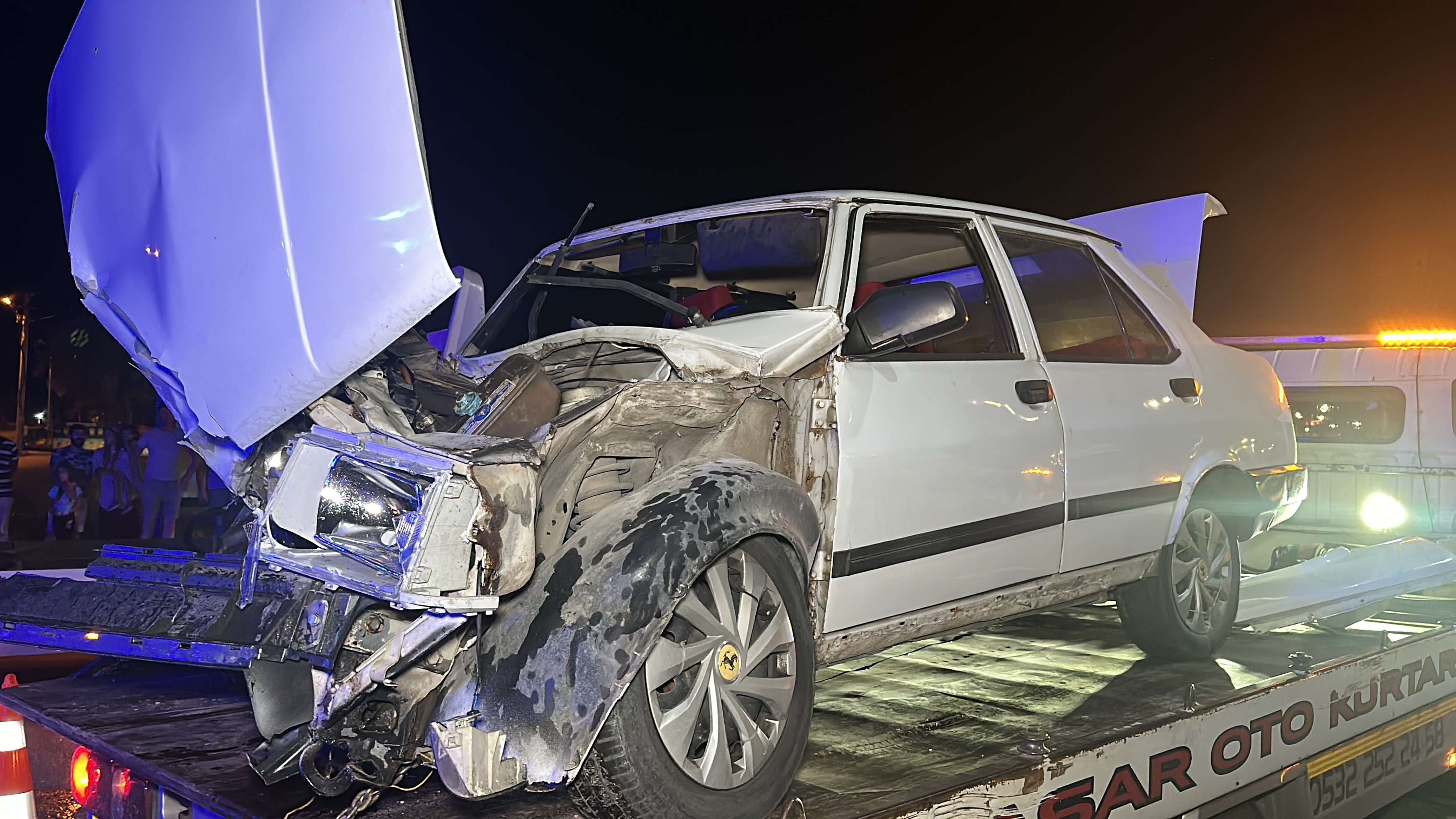 Uşak’ta iki otomobil çarpıştı