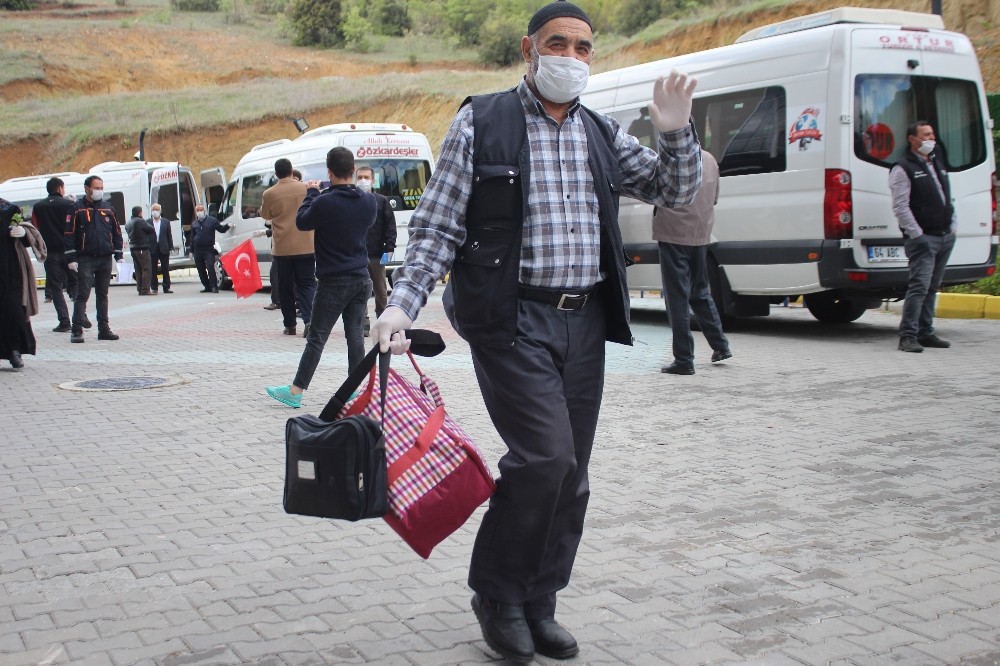 Uşak’ta karantinadaki 234 vatandaş memleketlerine uğurlandı 