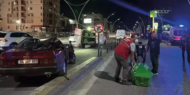 Uşak'ta kontrolden çıkan otomobil TIR'a çarptı: 1 ölü, 1 yaralı