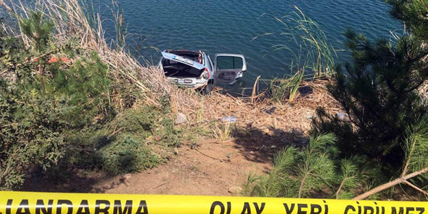 Uşak'ta otomobil gölete uçtu: 4 ölü!