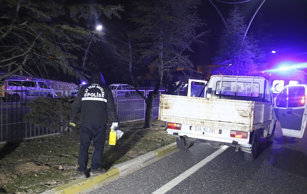 Uşak’ta sıcak saatler! Kamyonetinde ölü bulundu