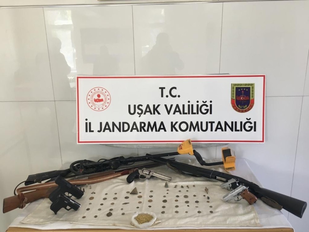 Uşak’ta tarihi eser kaçakçılarını jandarma yakaladı 