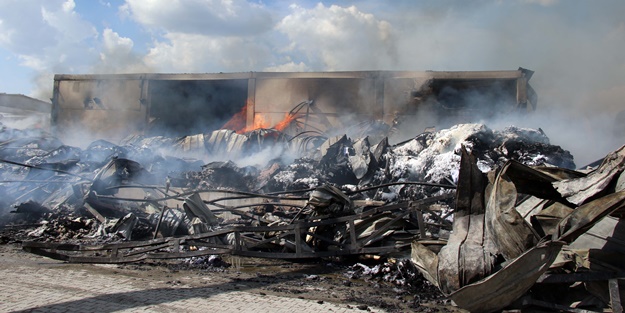 Uşak'ta tekstil fabrikasında yangın!