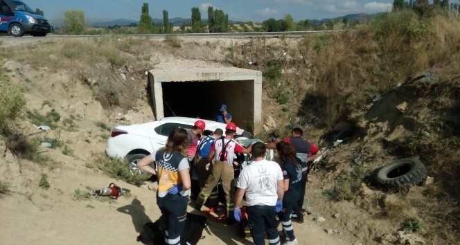 Uşak’ta trafik kazası: 2 kişi öldü, 1 kişi yaralandı