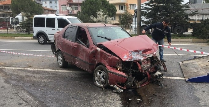 Uşak’ta trafik kazası: 3 kişi yaralı
