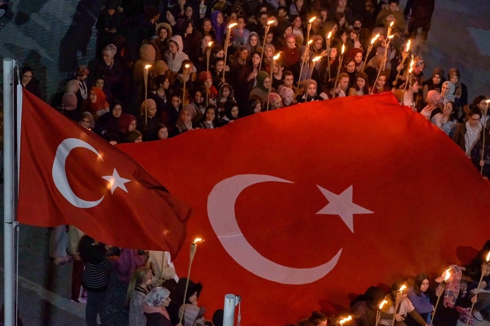 Uşak’ta yurt ışıkları Mehmetçik için yandı 