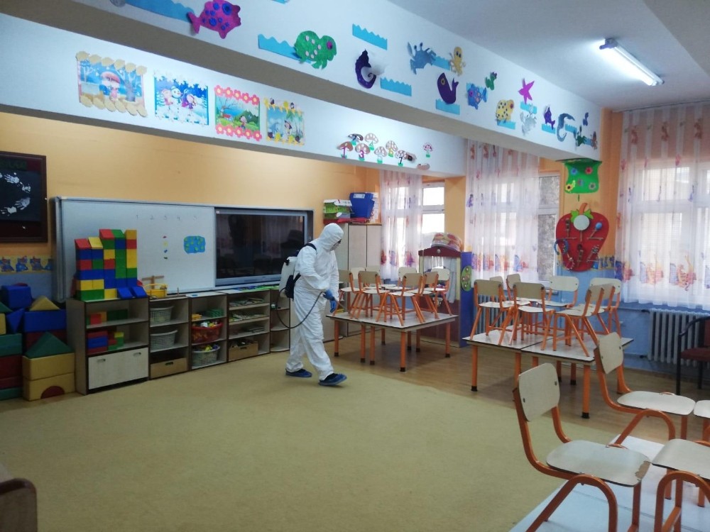 Uşak’taki okullarda virüs önlemi alınmaya başladı 
