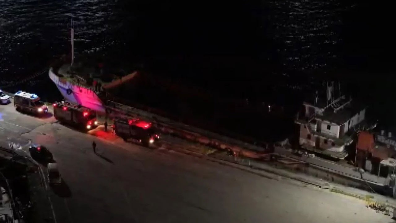 Üsküdar açıklarında panik dolu anlar! Gemiye çarpan tekne battı
