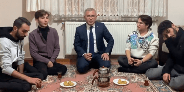 Üsküdar Belediyesi, öğrencilerin doğalgaz faturasını ödeyecek