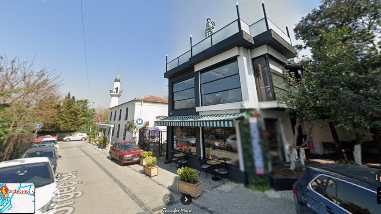 Üsküdar'da caminin dibine alkollü müzikli bar!