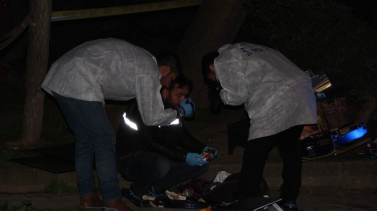 Üsküdar’da çöpe atılan çantadan 356 tane dolu fişek çıktı