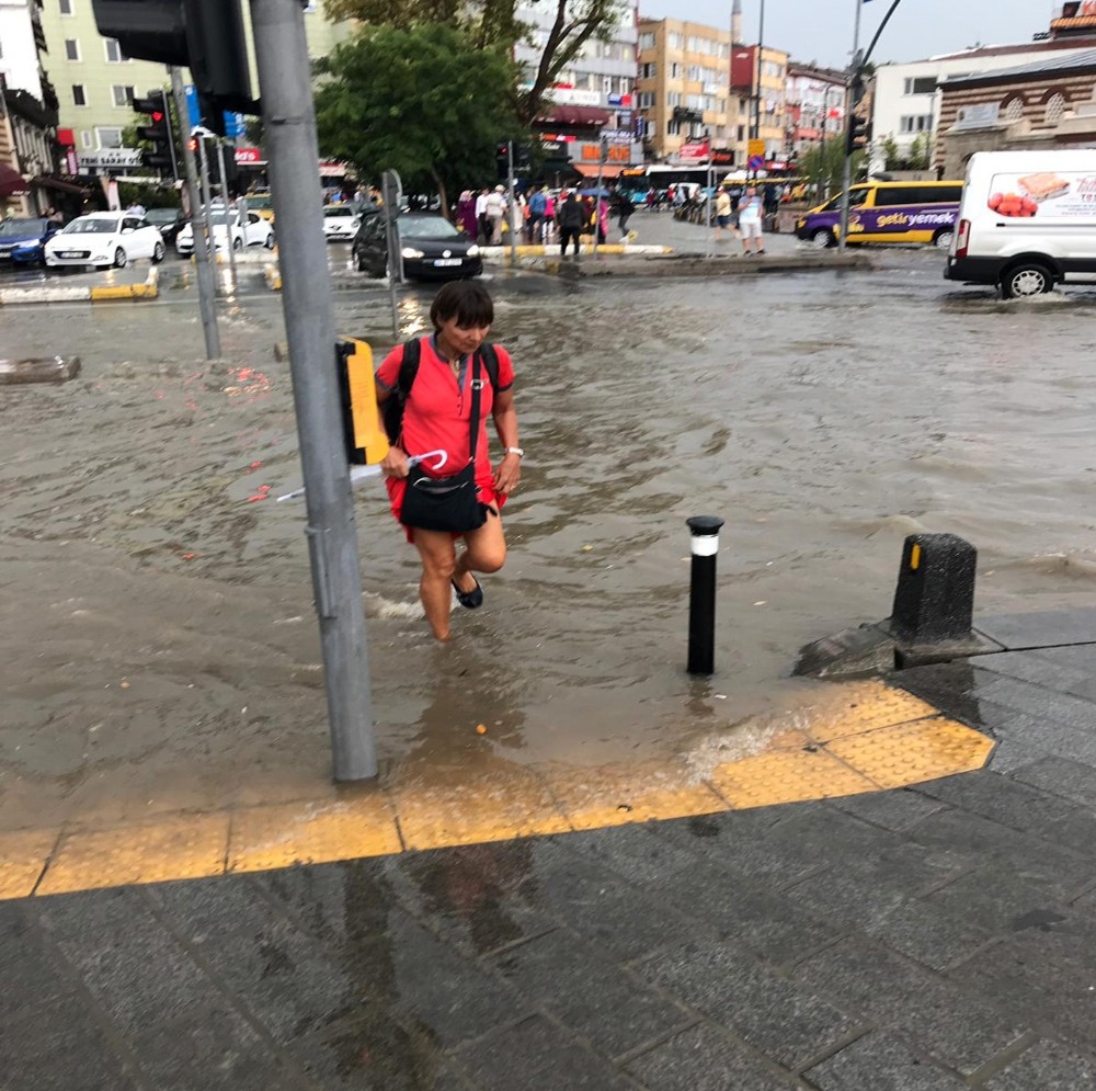Üsküdar’da denizle kara birleşti 
