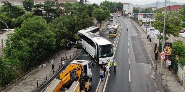 Üsküdar'da facianın eşiğinden dönüldü! İETT otobüsü ile iki tur otobüsü çarpıştı