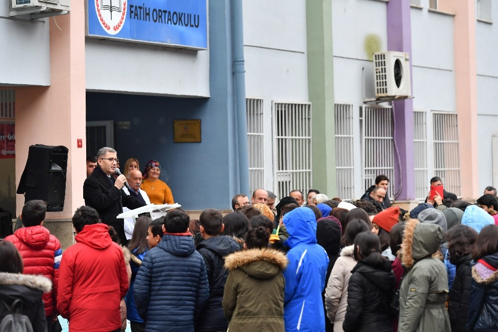 Üsküdar’da her okula bir sokak köpeği projesi devam ediyor 