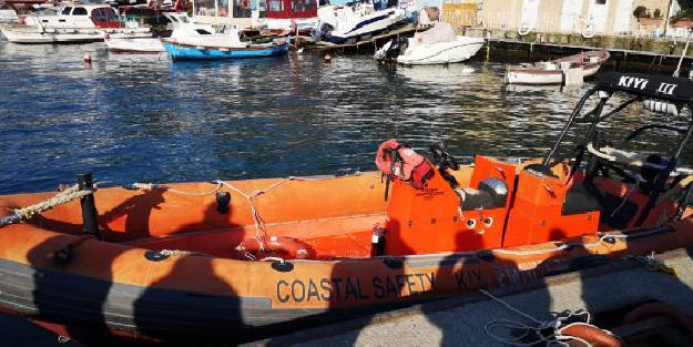 Üsküdar'da intihara kalkışan kişiyi, bir genç denize atlayarak kurtardı
