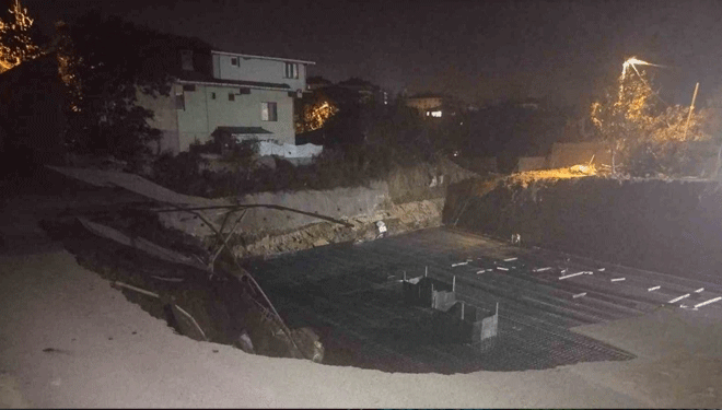 Üsküdar'da istinat duvarının çökmesi sonucu bir bina boşaltıldı