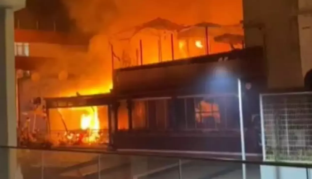 Üsküdar'da kafe alev alev yandı